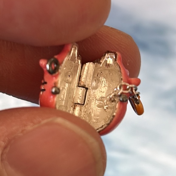 Piggy bank Charm- Opens with a surprise! - Picture 8 of 15